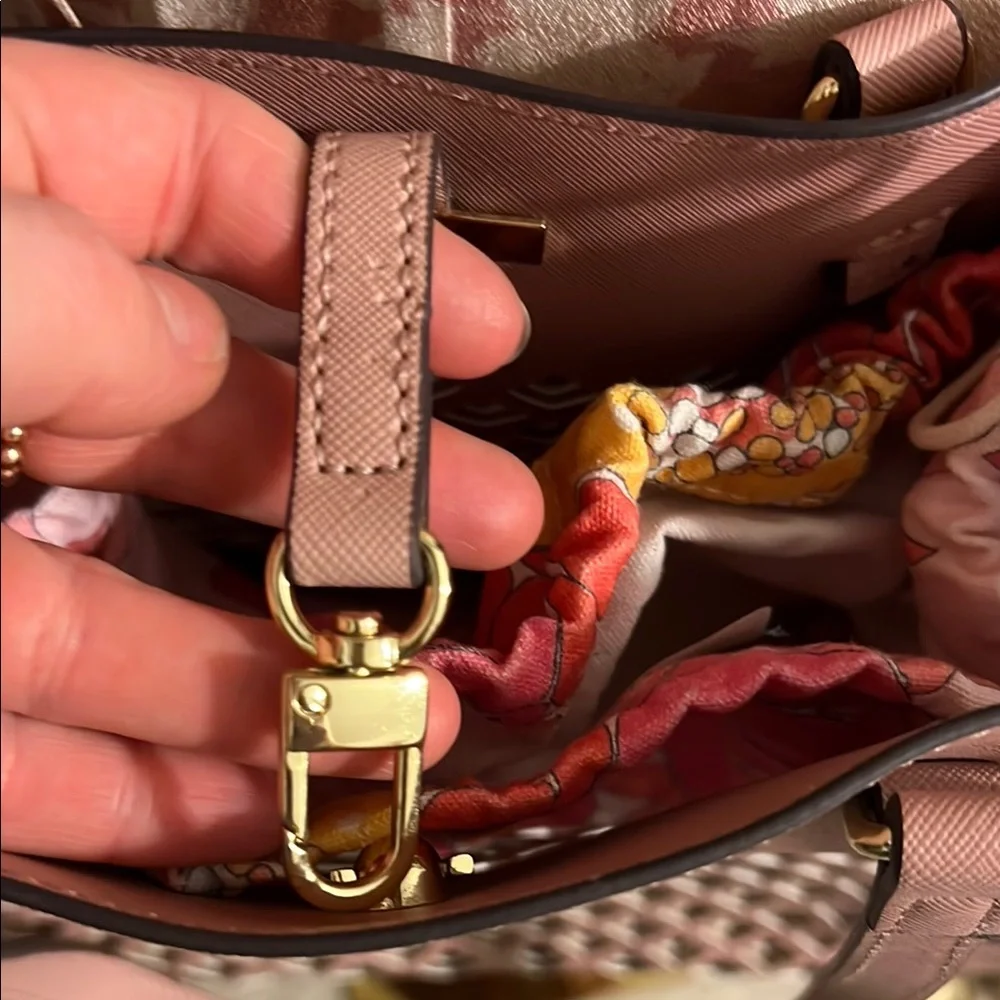 Trina Turk Pink Geometric Cutout Tote - Picture 4 of 12